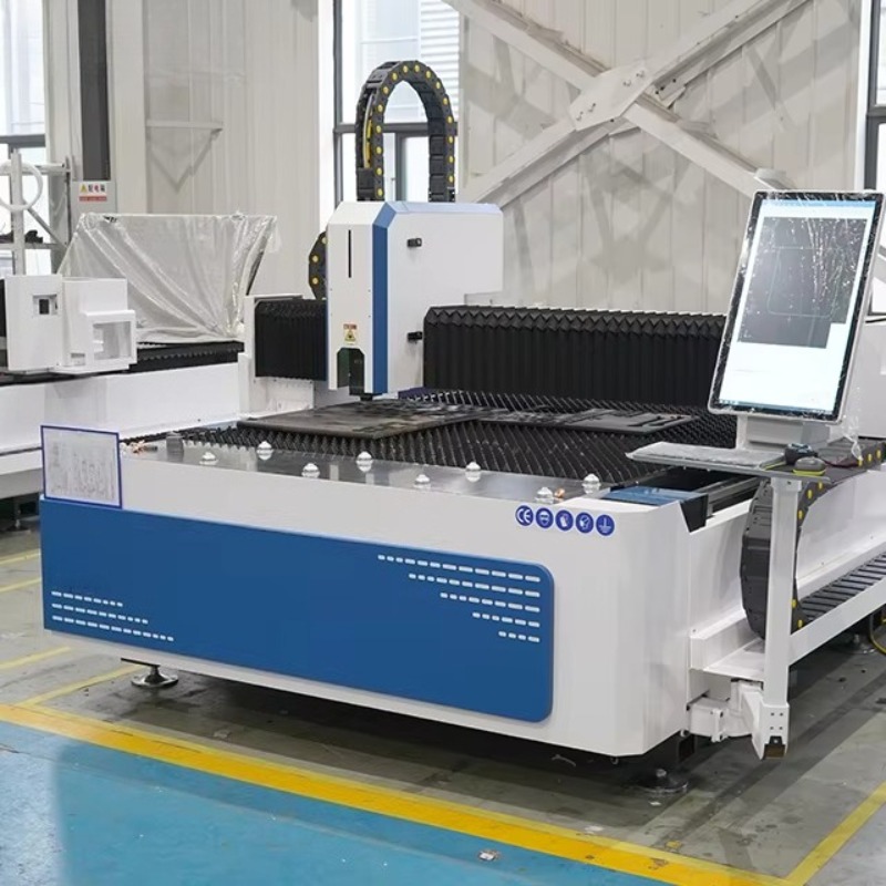 آلة قطع بالليزر الليفي بمعيار  - مراجعة Industrial Laser Cutter وسعره